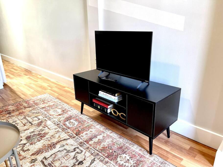 City Skyline Views In A Great Neighborhood Apartment Нашвил Екстериор снимка